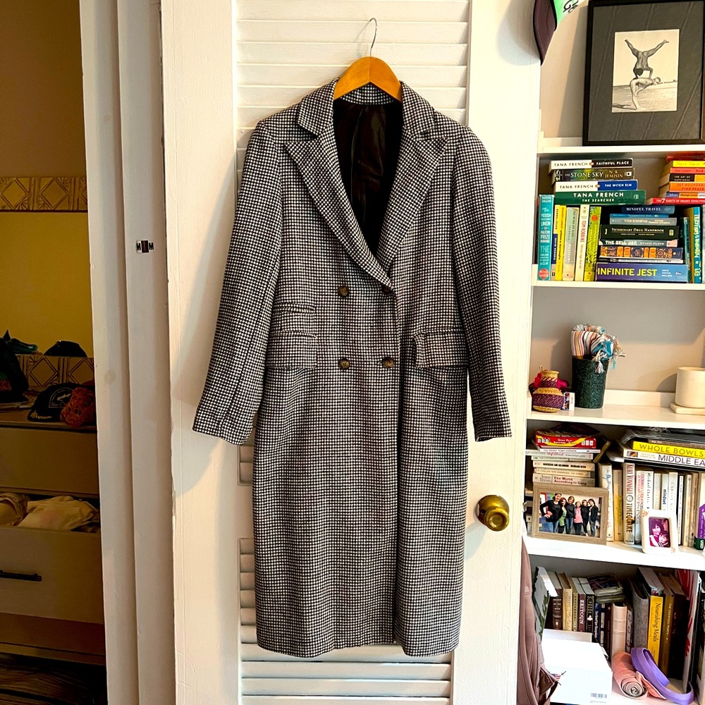 Houndstooth long jacket. Fits like XS.